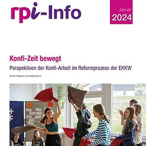 Cover RPI Info Konfi-Zeit bewegt: Jugendliche bei einem Gruppenspiel mit großen Kissen